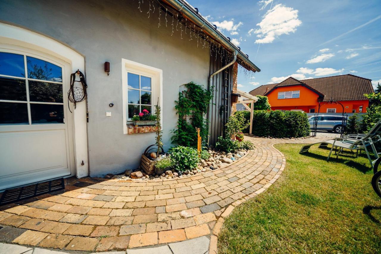 Altes Gewoelbe Mit Sauna Und Whirlpool Im Aussenbereich Elsterheide Exterior photo